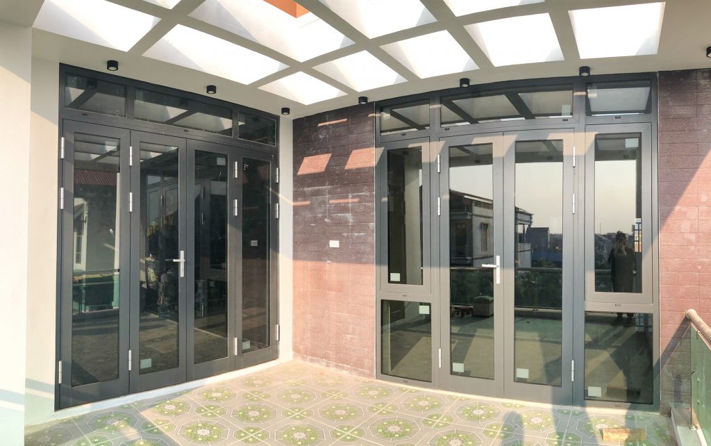 Cửa đi mở quay 4 cánh VRA55